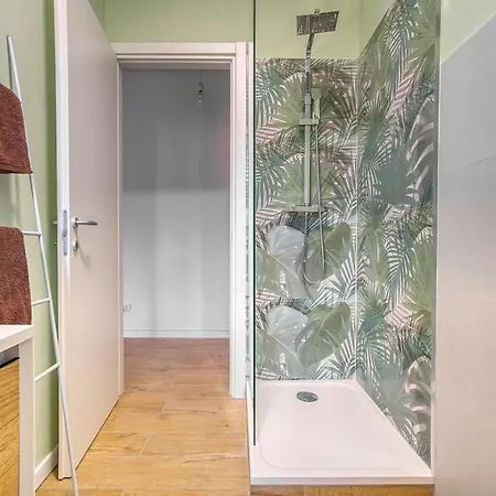 Apartment Leafy Sunshine, Bilocale In Porta Venezia, Con Metro A 1 Min A Piedi Milan